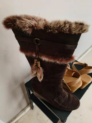 Botas Marrones con Adornos