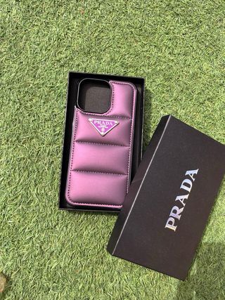 Funda Prada iPhone 16 Pro Max Morado