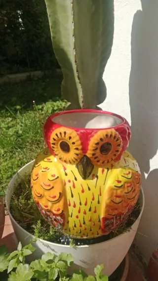 Jarrón de cerámica pintado a mano