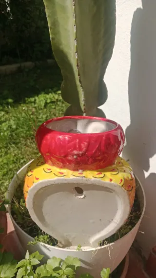 Jarrón de cerámica pintado a mano