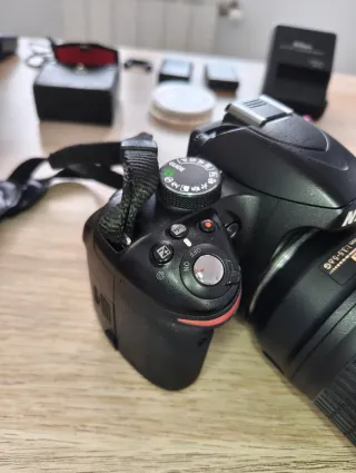 Nikon D3200 kit 18-55 con extras y caja