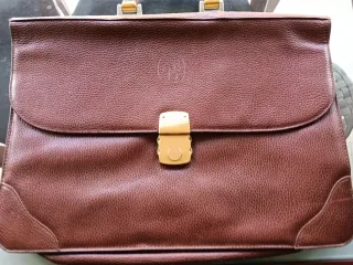 Cartera de piel marrón