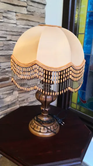 Lámpara de mesa vintage con flecos