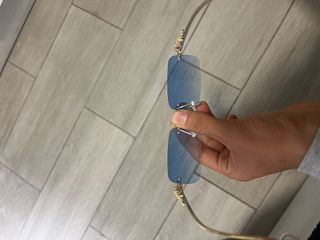 Gafas de sol doradas y azules