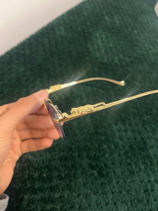 Gafas de sol doradas y azules