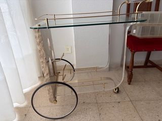 Carrito de servicio de mármol y cristal