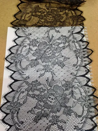 Pizzo nero tulle H 23 cm al metro