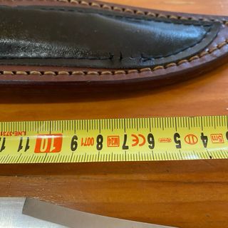 Nieto de colección con funda de cuero