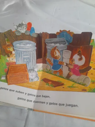 Libro mágico  Gatos y más gatos