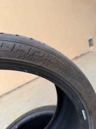 Neumáticos 225/40 R18 92Y y 255/35 R18 94W