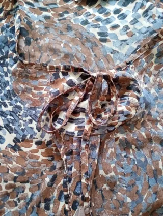 Blusa con volantes y estampado