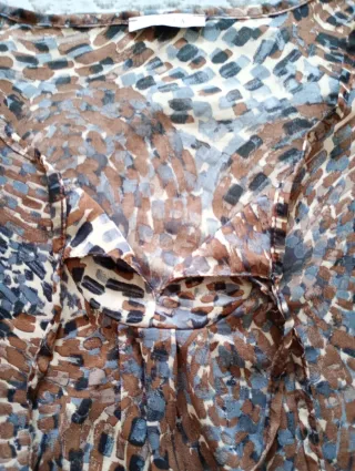 Blusa con volantes y estampado