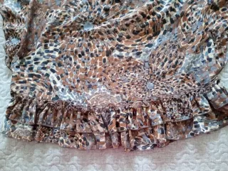 Blusa con volantes y estampado