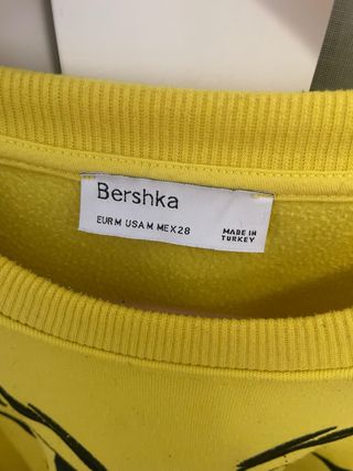 Sudadera Bershka amarilla oversize