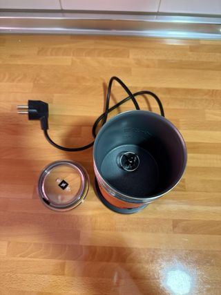 Cafetera Nespresso Roja + Aeroccino + Cajón