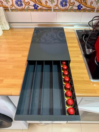 Cafetera Nespresso Roja + Aeroccino + Cajón