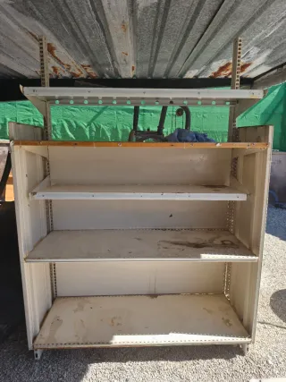 Estanteria comercial metálica con baldas