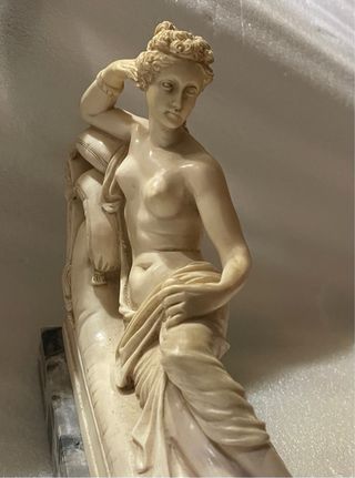 Escultura mujer romana torso desnudo 21cm