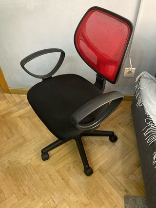 Mesa y Silla de Oficina