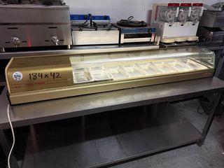 Vitrina expositora refrigerada dorada