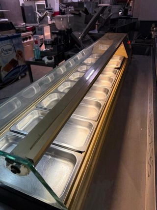 Vitrina expositora refrigerada dorada