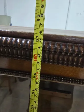 Vitrina antigua de madera y cristal