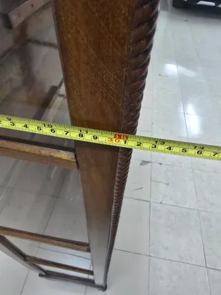 Vitrina antigua de madera y cristal