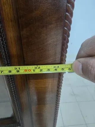 Vitrina antigua de madera y cristal