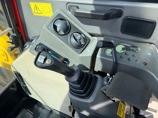 Excavadora Yanmar VIO80