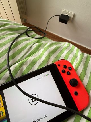 Nintendo Switch + Accesorios y Pokemon Espada