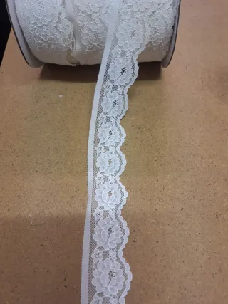 Pizzo bianco a metro H 4 cm