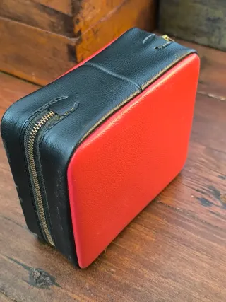 Antiguo botiquín coches clásicos