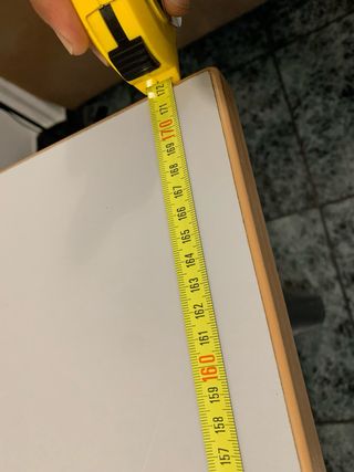 Mesa de comedor beige y negra