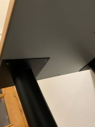 Mesa de comedor beige y negra