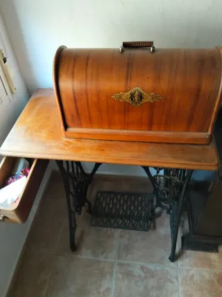Máquina de coser Singer antigua