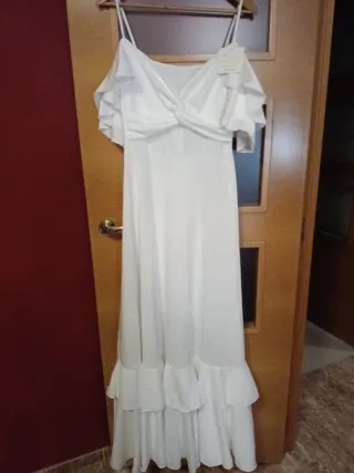 Traje de flamenca ,Rociero ,blanco con volantes