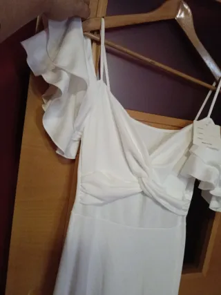 Traje de flamenca ,Rociero ,blanco con volantes