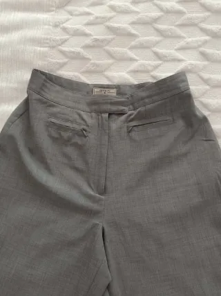 Pantalón de pinzas gris