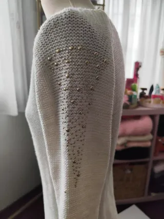 Jersey blanco con detalles dorados