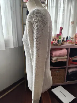 Jersey blanco con detalles dorados