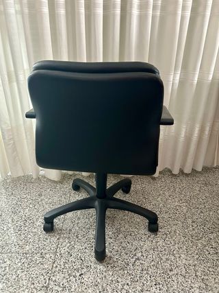 Silla de oficina negra