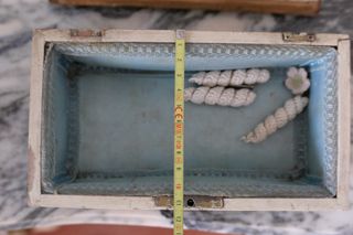 Caja antigua de madera decorada