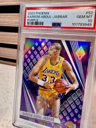 Cromo NBA Panini 2023 Kareem Abdul-Jabbar PSA 10
