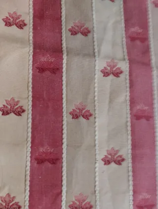 Cortinas caídas granate y beis bordadas + bandó