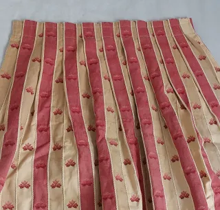 Cortinas caídas granate y beis bordadas + bandó