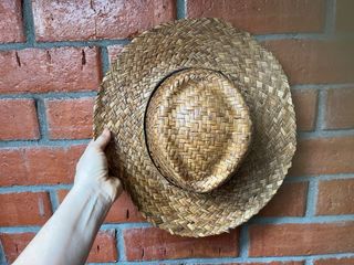 Sombrero de paja tejido