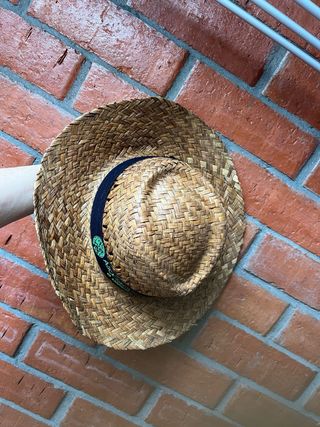 Sombrero de paja tejido