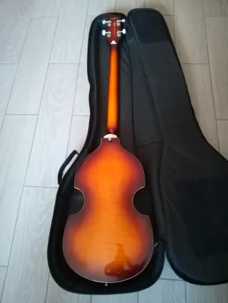 Bajo Eléctrico Hofner B-Bass HI Series con funda