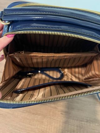 Borsa vernice blu effetto coccodrillo