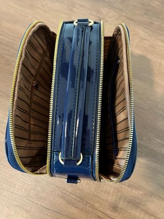 Borsa vernice blu effetto coccodrillo